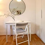 Schickes Apartment In Duesseldorf Mit Terrasse