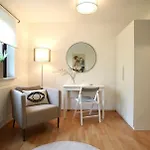 Schickes Apartment In Duesseldorf Mit Terrasse