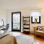 Schickes Apartment In Duesseldorf Mit Terrasse