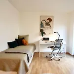 Schickes Apartment In Duesseldorf Mit Terrasse